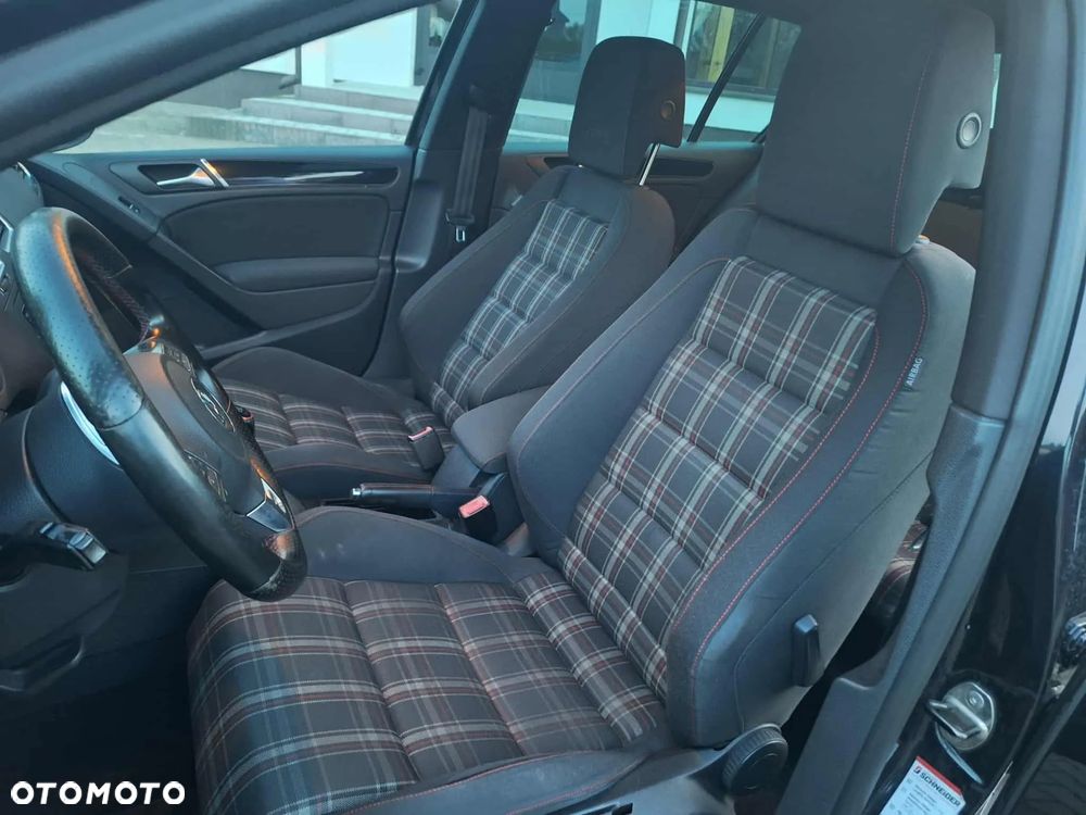 Volkswagen Golf 2.0 GTI - 23