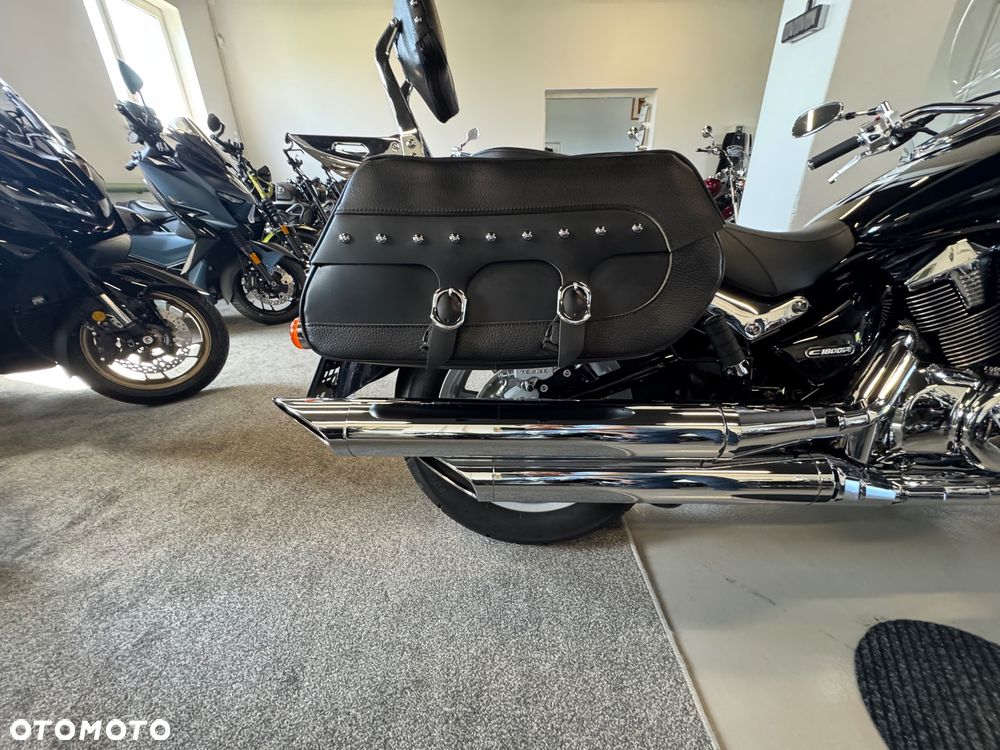 Suzuki Intruder - 13