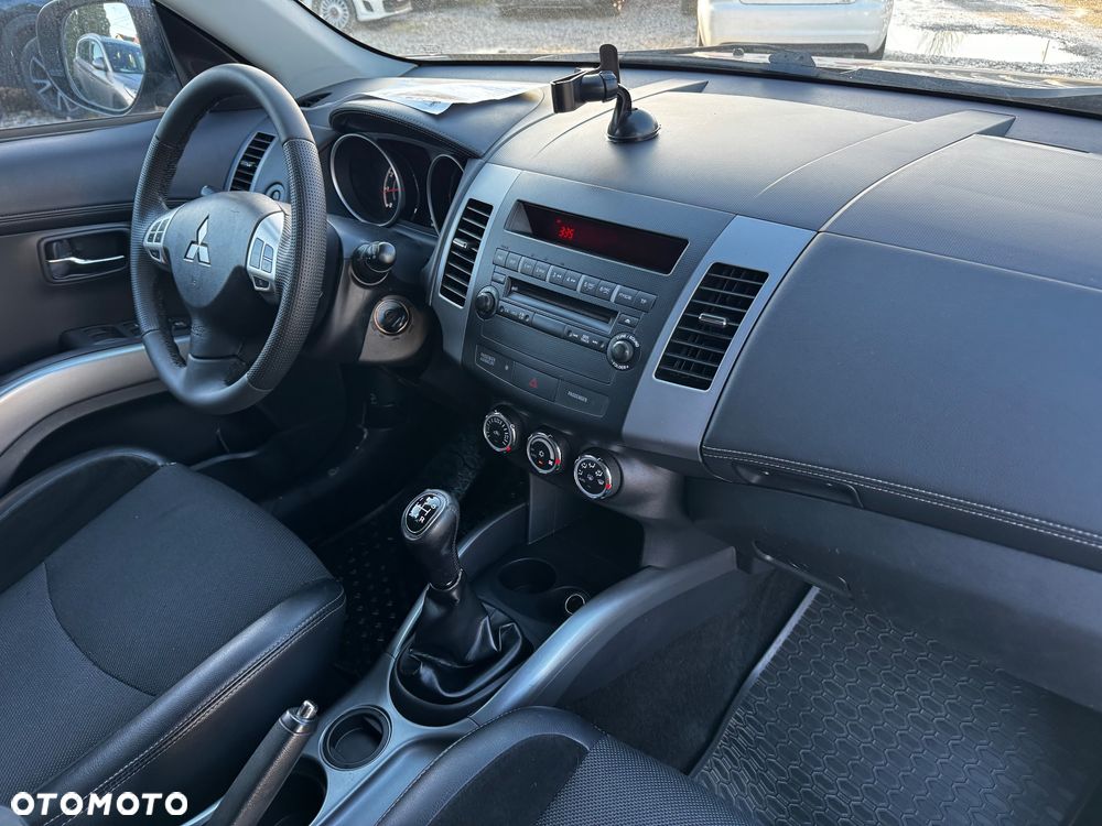 Mitsubishi Outlander 2.0 2WD Invite - 37