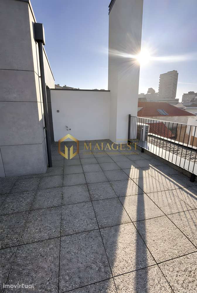 T1 Moderno com Grande Terraço, Garagem e Elevador - Grande imagem: 5/13