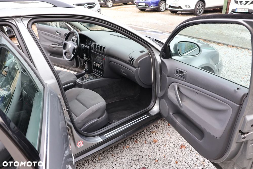 Volkswagen Passat 1.9 TDI Comfortline - 10