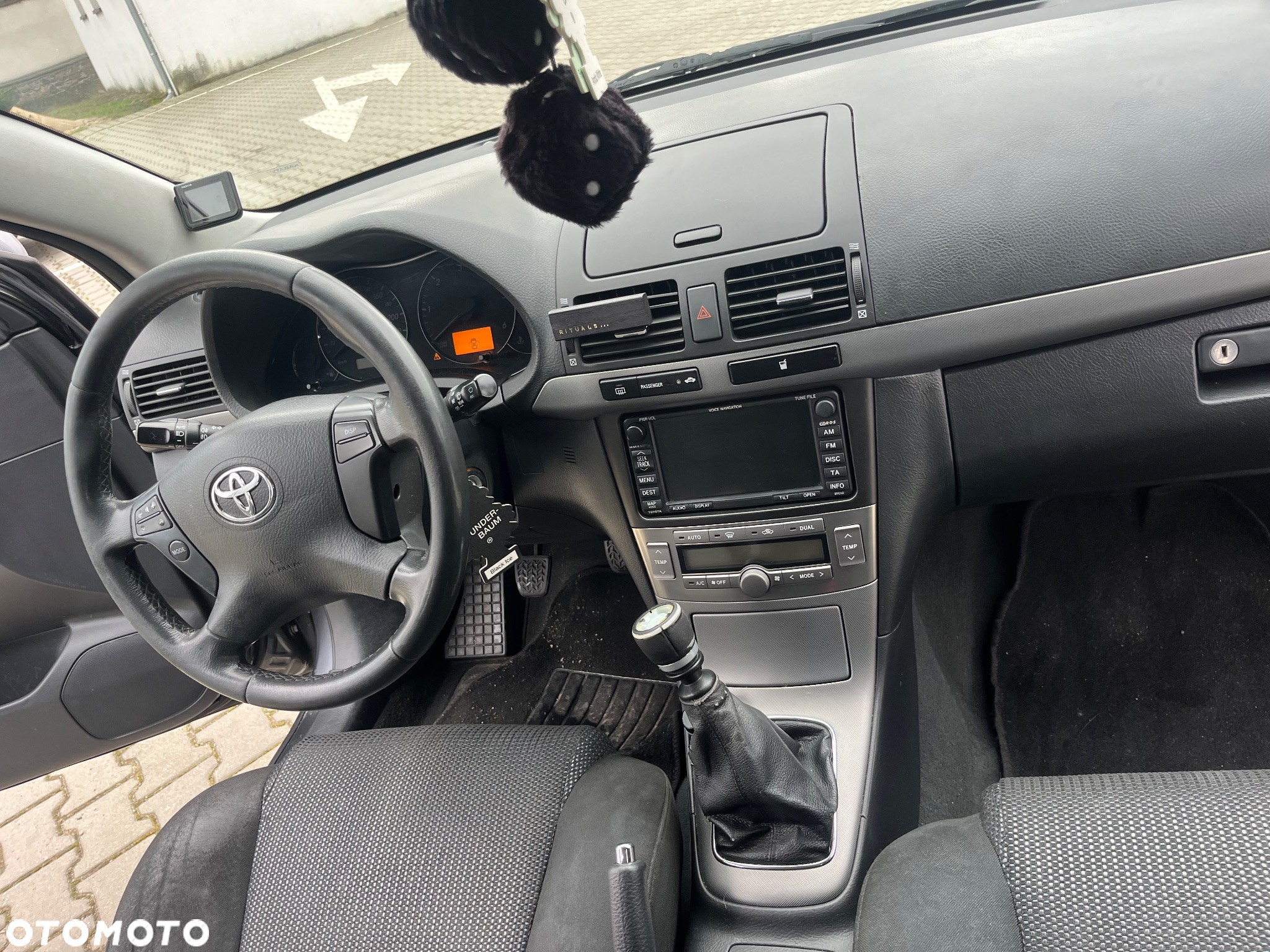 Toyota Avensis - 16