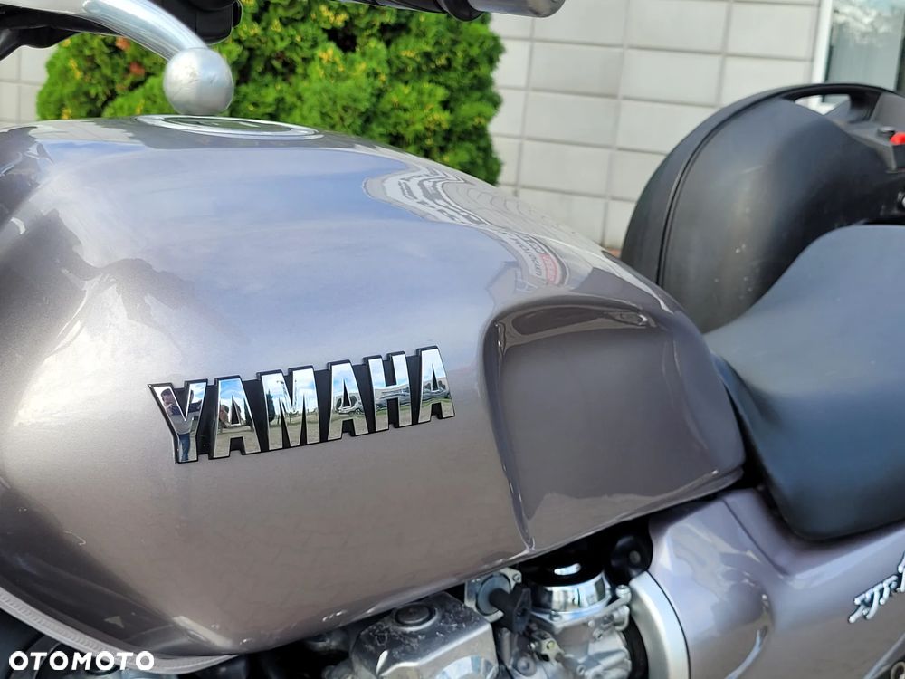 Yamaha XJR - 8