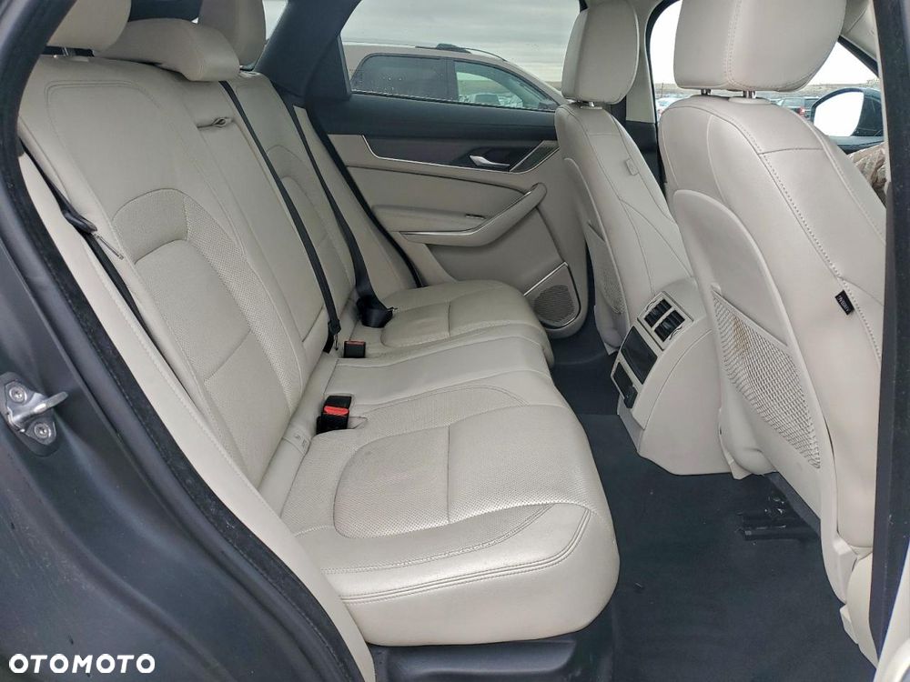 Jaguar F-Pace - 8
