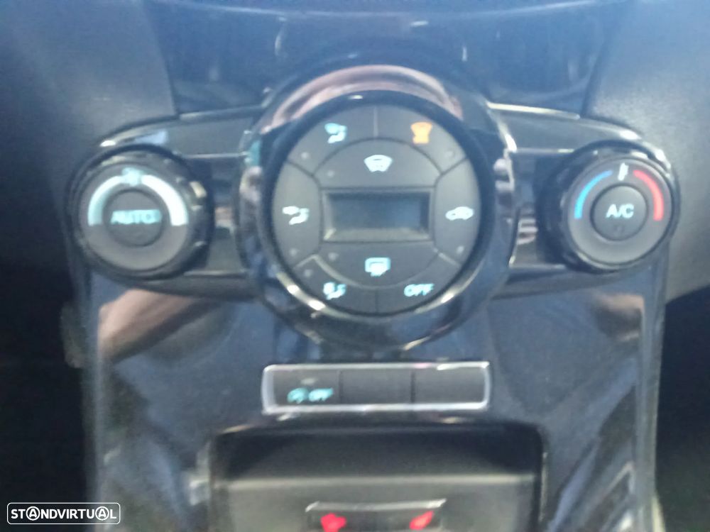 Ford Fiesta 1.0 T EcoBoost Titanium - 10