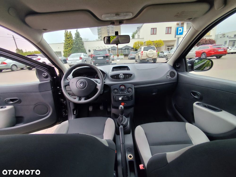 Renault Clio 1.2 16V 75 Expression - 11