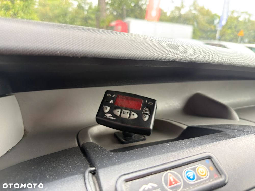 Opel Vivaro 2.0 dCi Chłodnia Izoterma Elektryczne Szyby Gwarancja - 17
