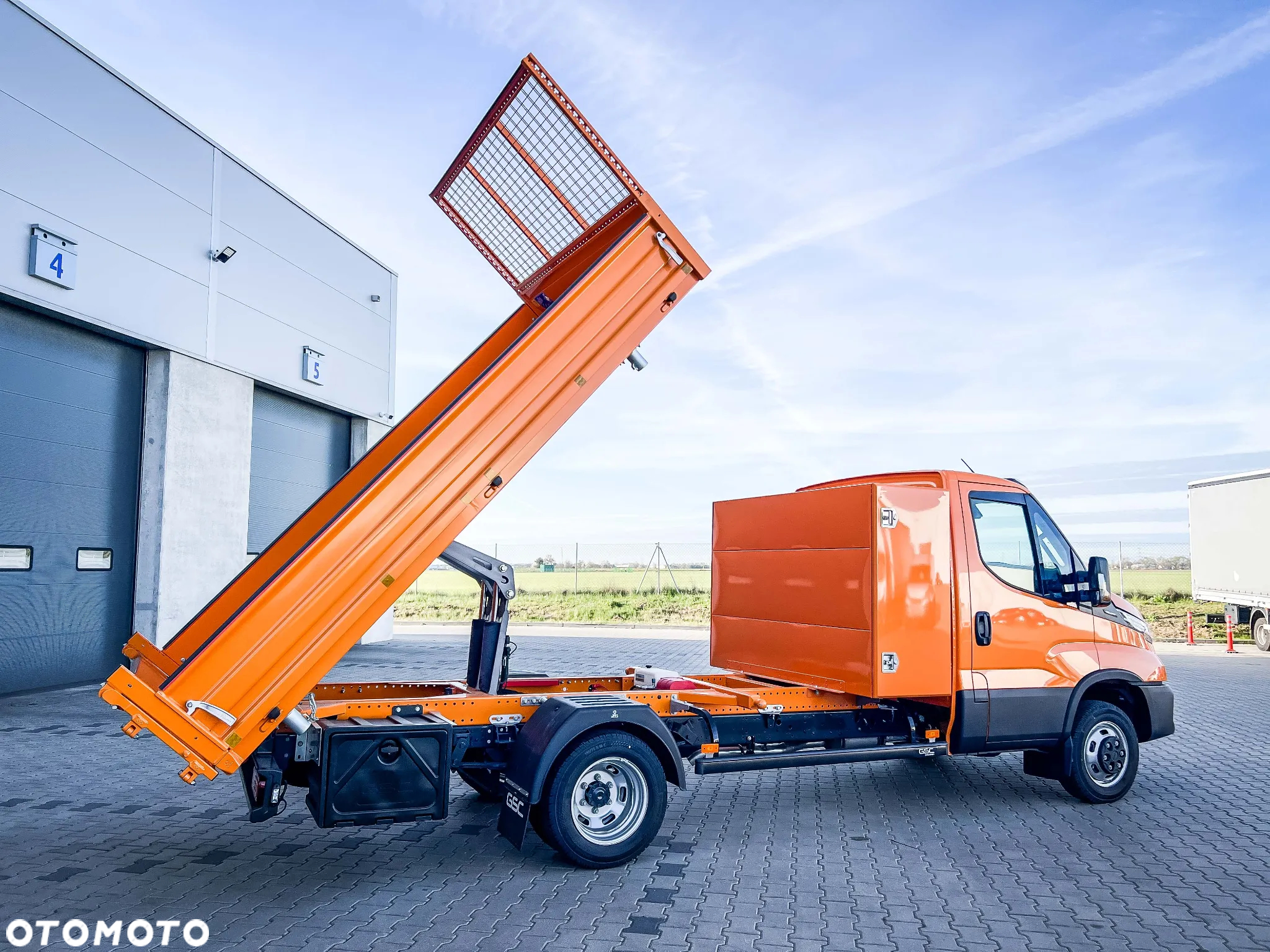 Iveco Daily 35C18H 3.0 Diesel, 6MT, Wywrot & ToolBox - 27