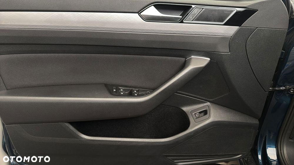 Volkswagen Passat - 11