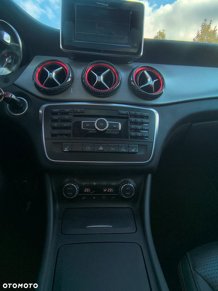 Mercedes-Benz CLA 250 4-Matic AMG Line - 22