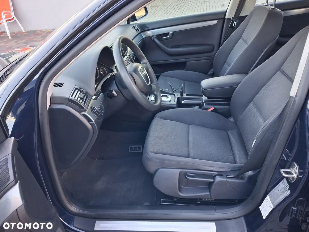 Audi A4 Limousine - 13