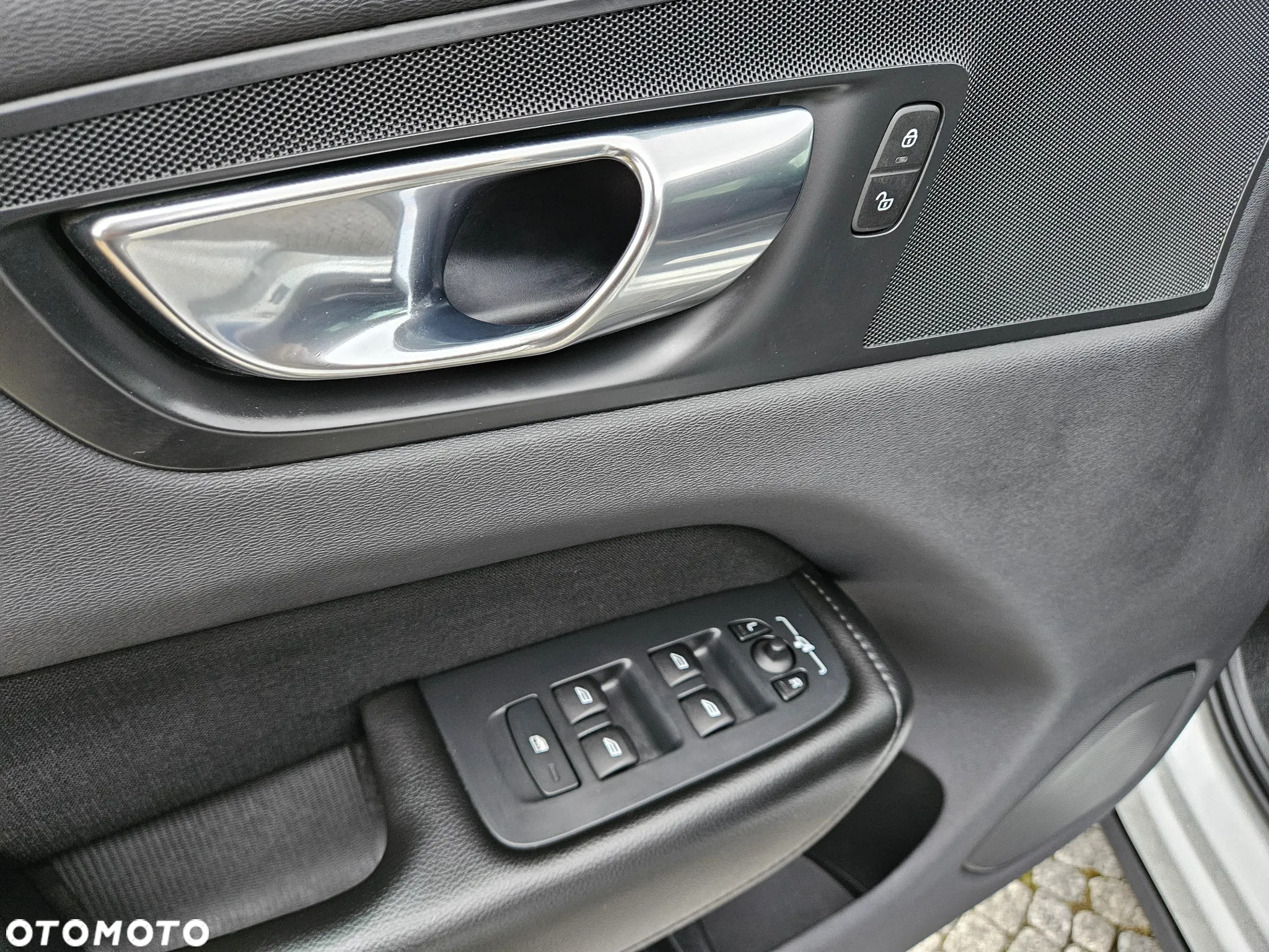 Volvo XC 60 T4 Momentum Pro - 19