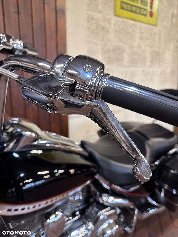 Harley-Davidson Touring Street Glide - 12