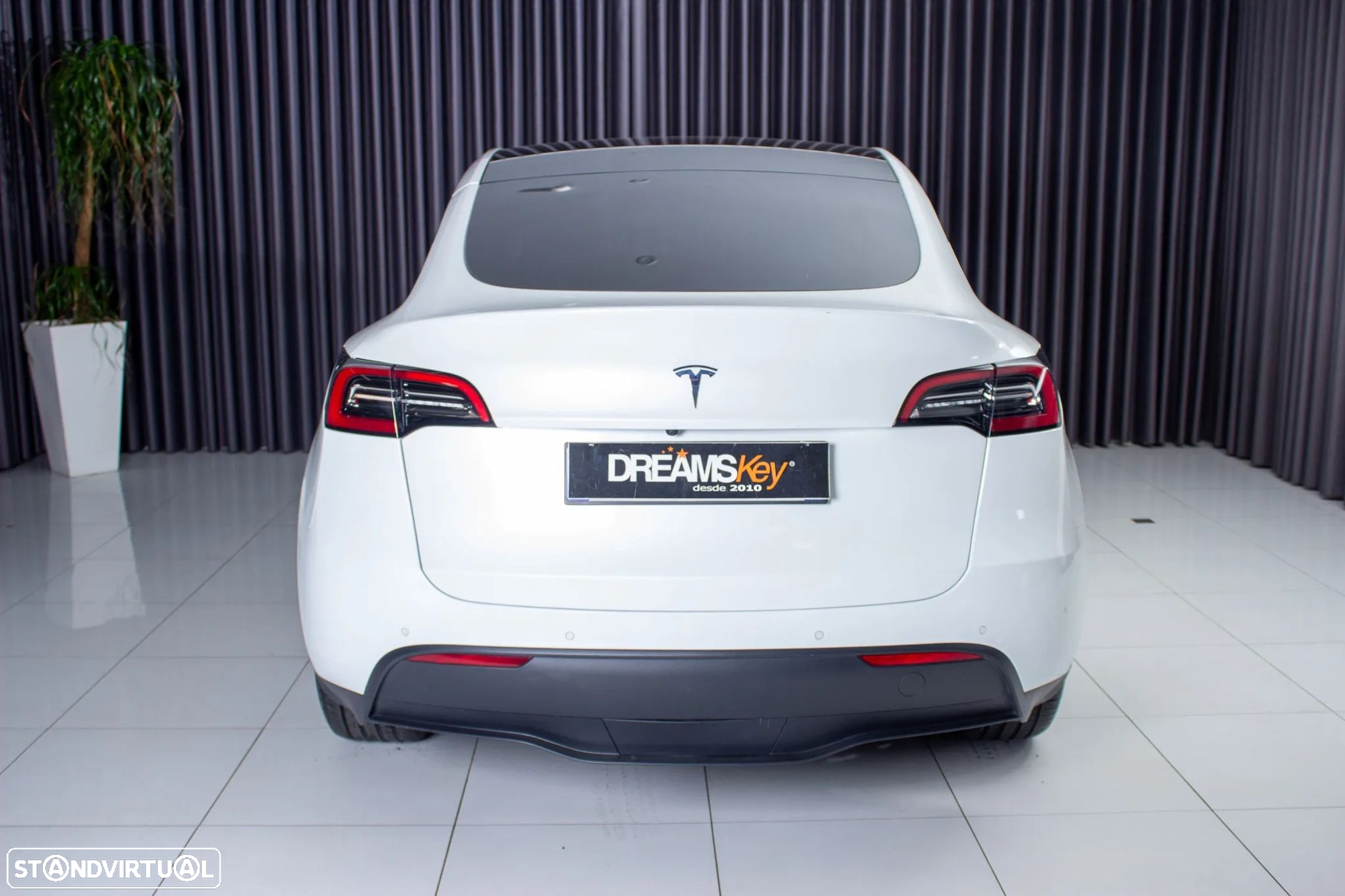 Tesla Model Y Long Range Dual Motor AWD - 2