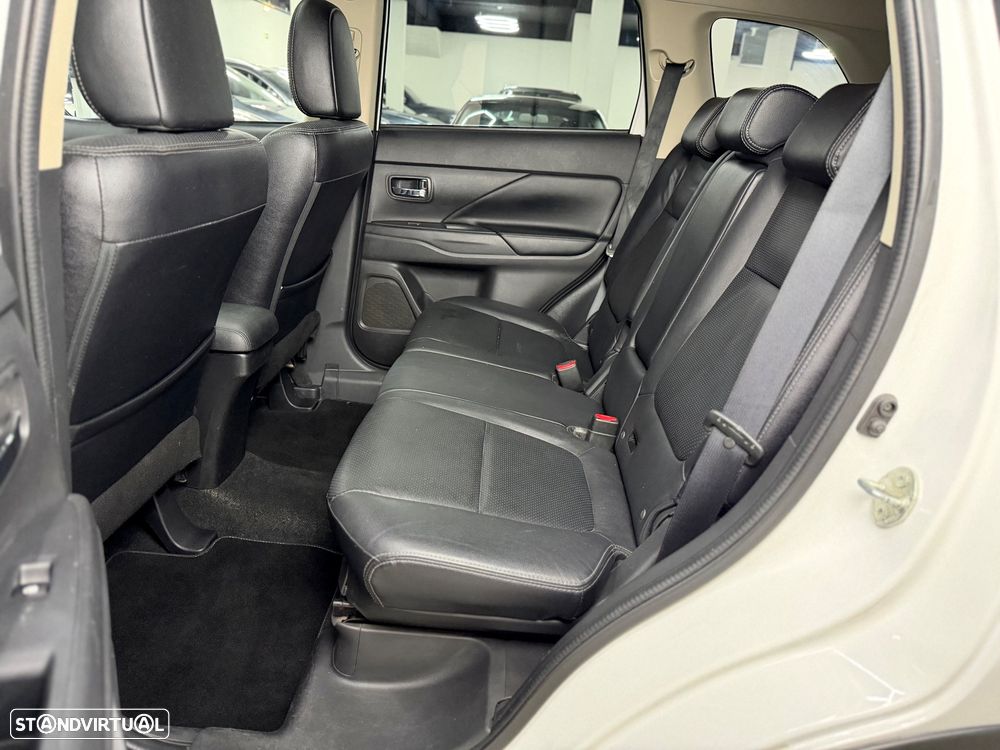 Mitsubishi Outlander 2.2 DI-D Intense+ - 21