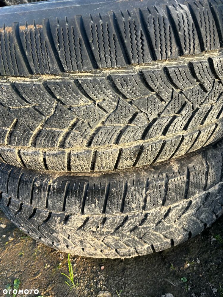 Opony zimowe Dunlop 235/60R18 - 1