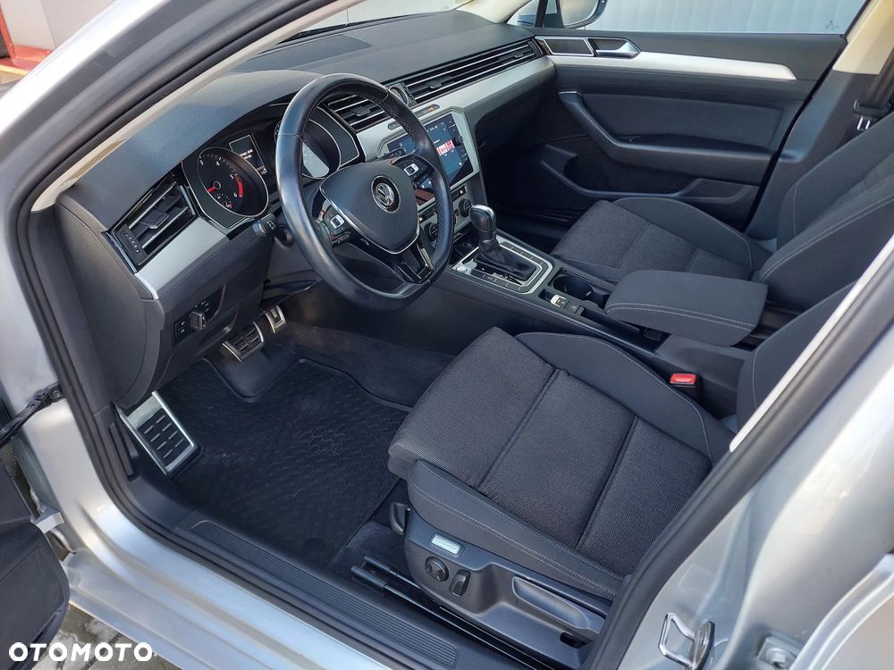 Volkswagen Passat - 16