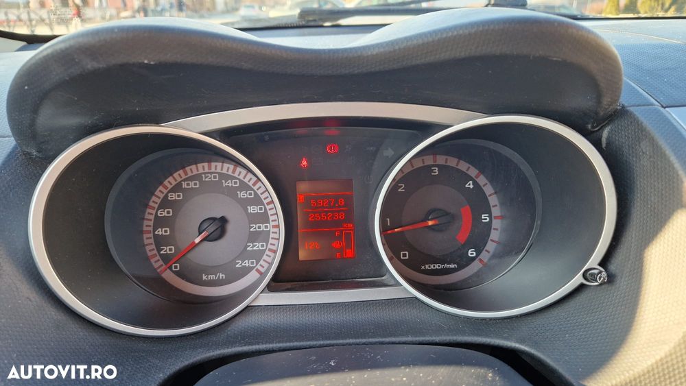 Mitsubishi Outlander 2.2 DI-D NAVI Instyle - 4