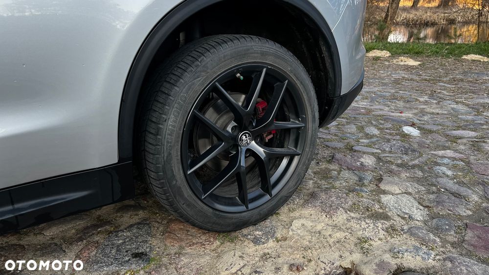 Alfa Romeo Stelvio - 13