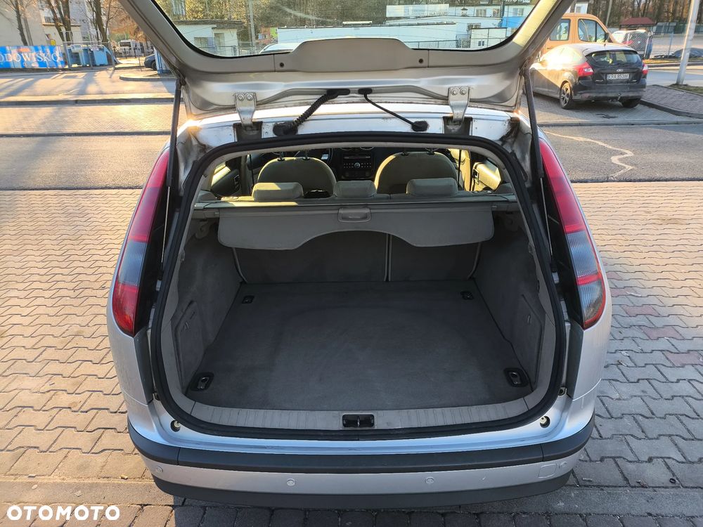 Ford Focus 2.0 TDCi DPF Ghia - 12