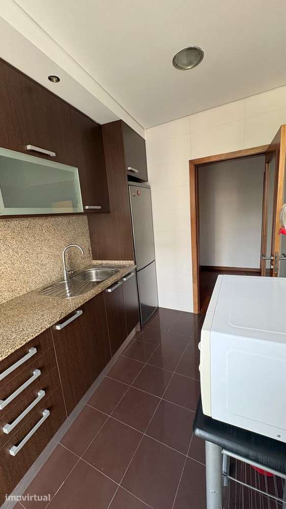 Apartamento T2- Em frente à casa de saúde da Baoavista - Grande imagem: 2/32