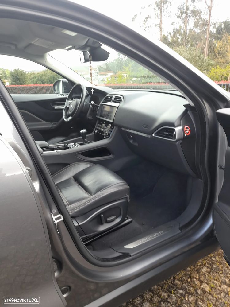 Jaguar F-Pace 2.0 i4D Portfolio - 14