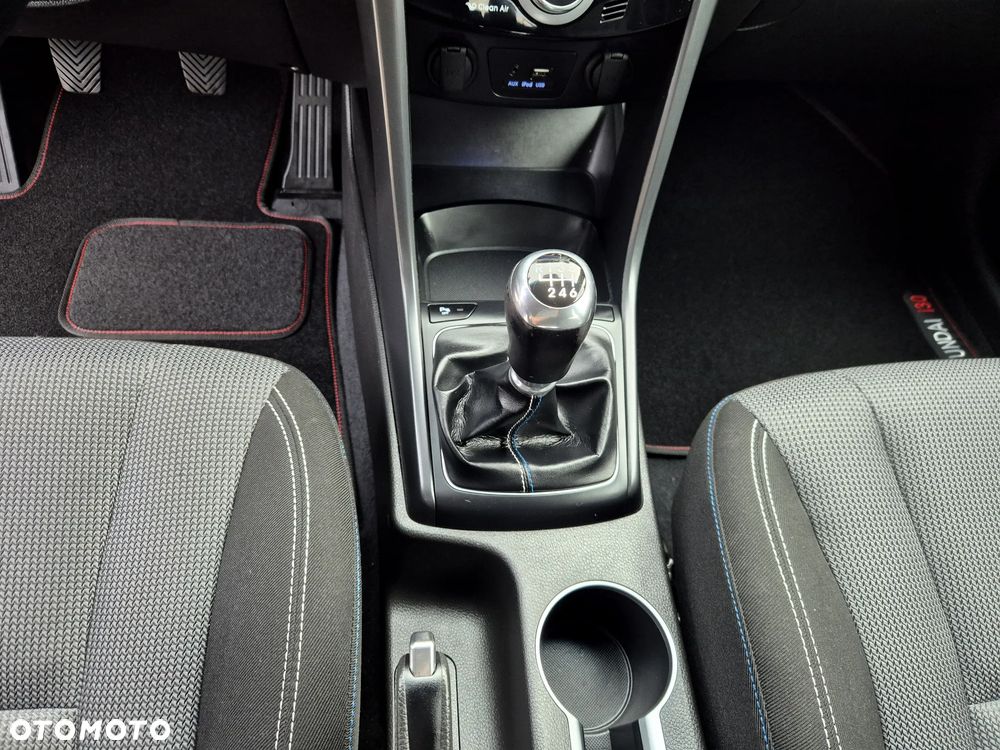 Hyundai i30 blue Kombi 1.6 GDi Passion - 28