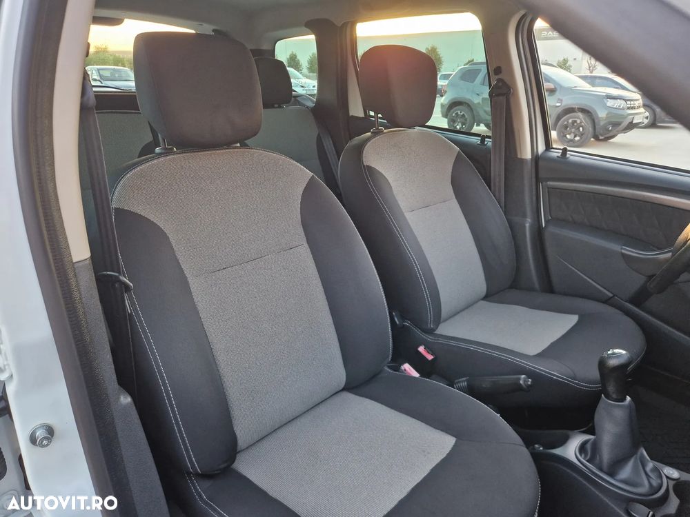 Dacia Duster 1.6 4x2 Laureate - 12