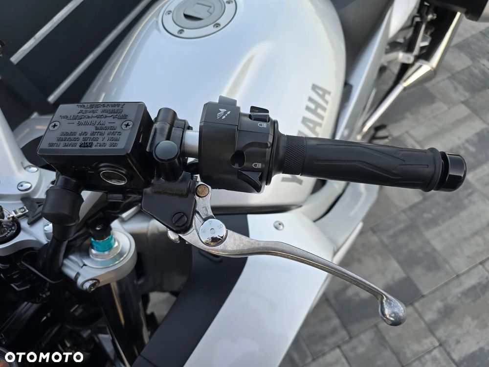 Yamaha FJR - 23