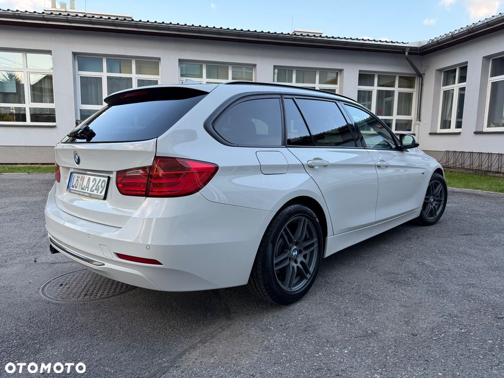 BMW Seria 3 320d DPF Touring Edition Sport - 4