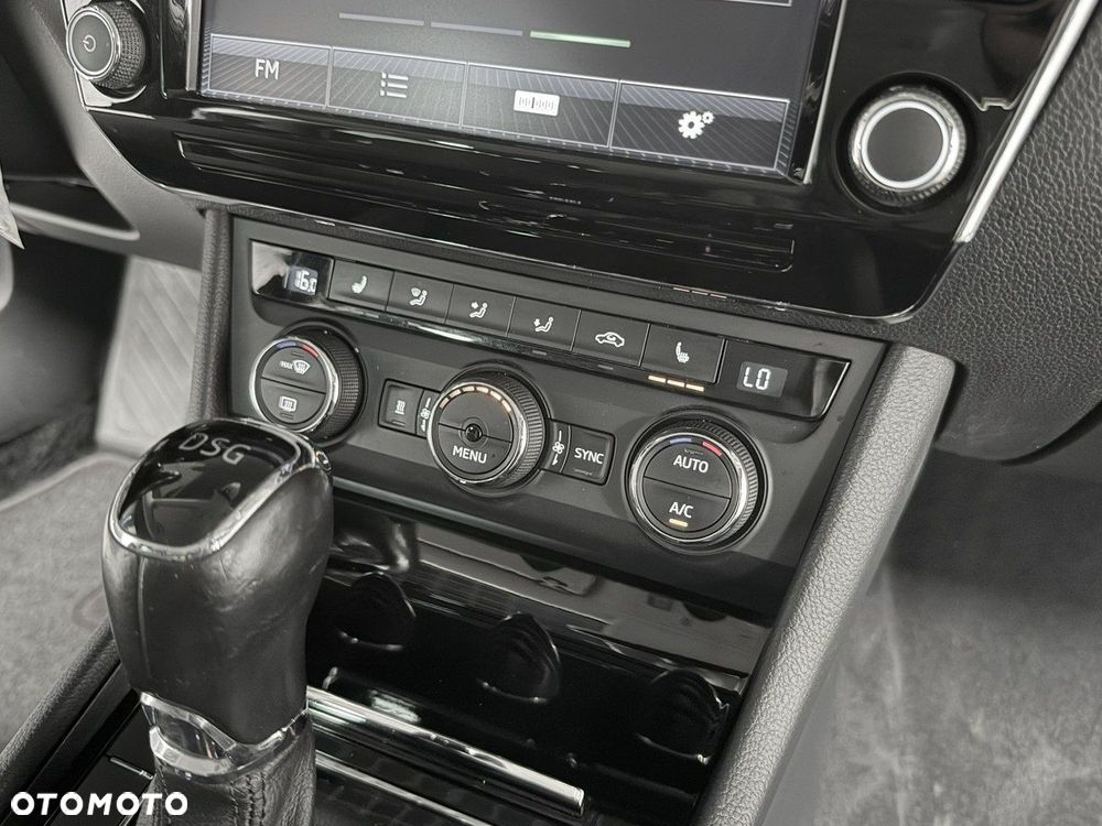 Skoda Superb 2.0 TDI DSG Sportline - 31