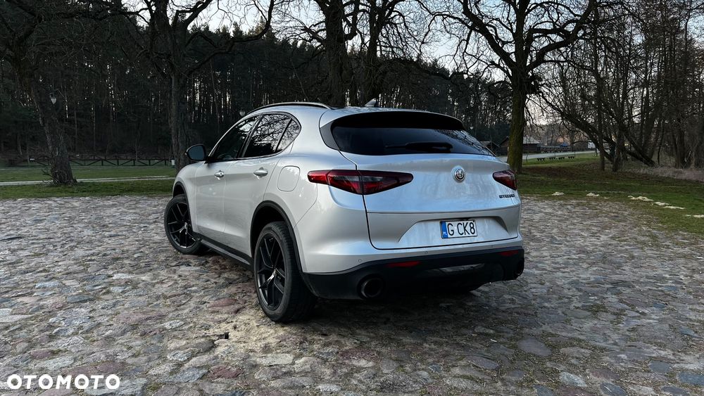Alfa Romeo Stelvio - 8