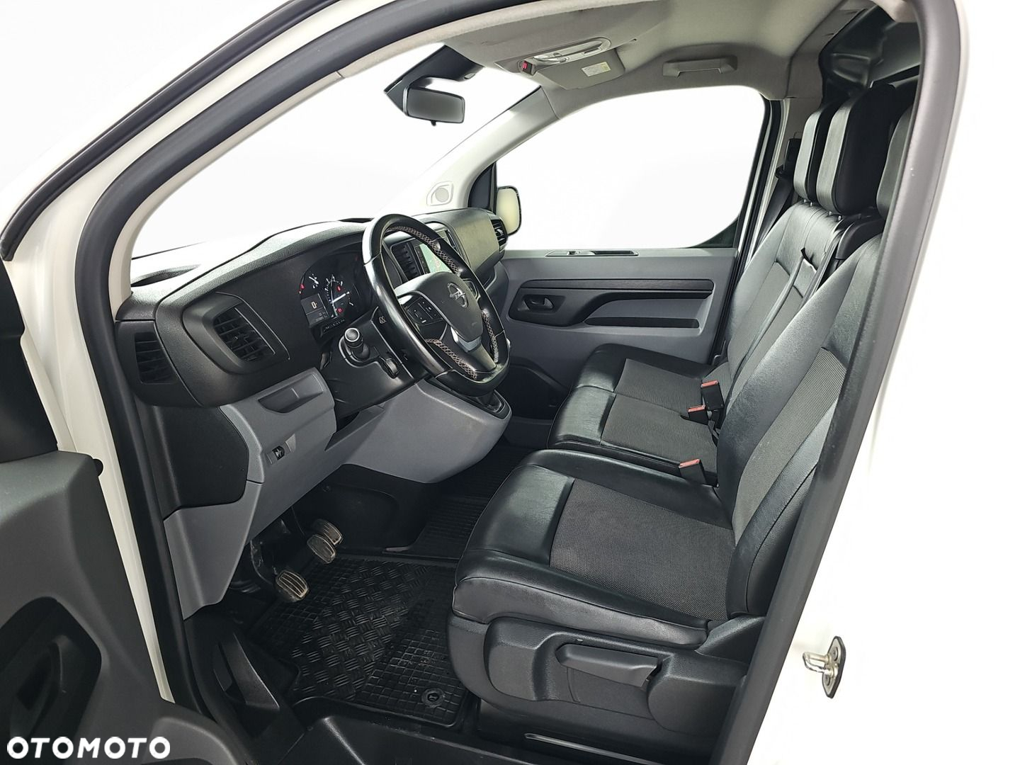 Opel Vivaro - 8