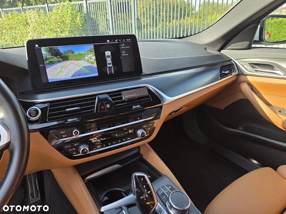 BMW Seria 5 520d xDrive - 7