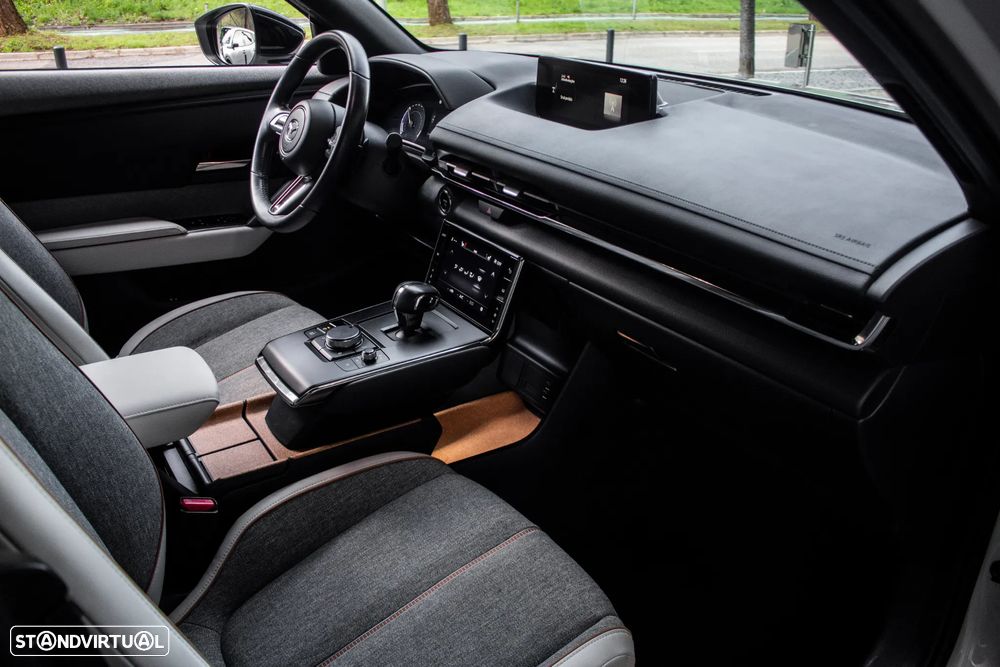 Mazda MX-30 e-SKYACTIV Excellence - 30