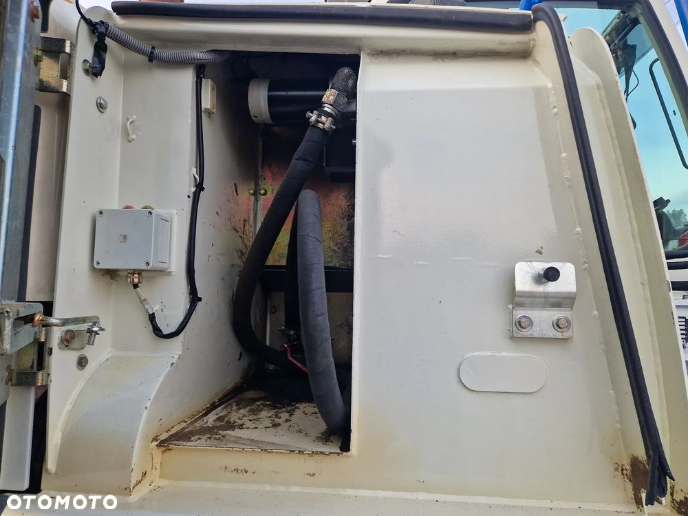 Liebherr A 311 Litronic - 13