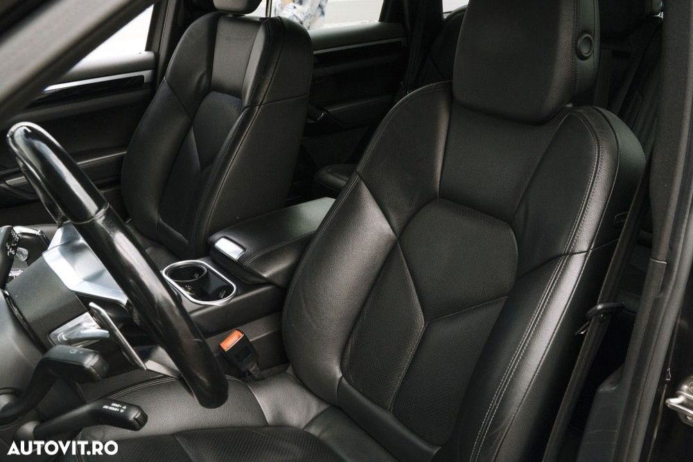 Porsche Cayenne - 6