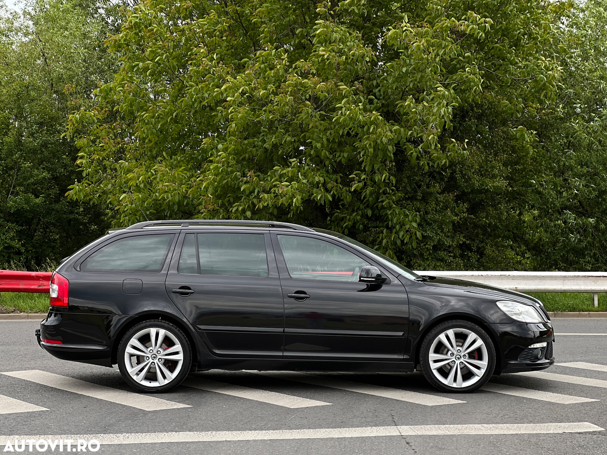 Skoda Octavia Combi 2.0 TDI RS - 2