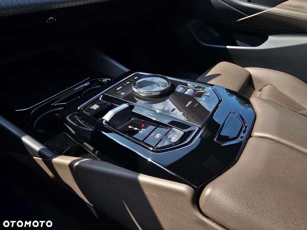 BMW Seria 5 520d xDrive - 16