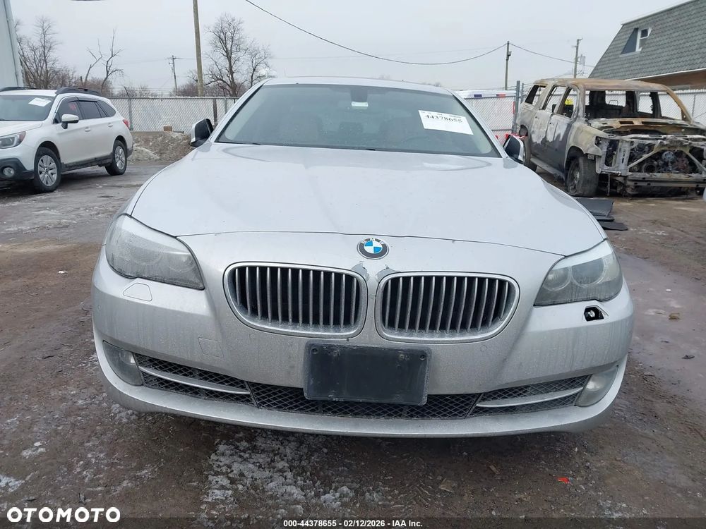 BMW Seria 5 528i xDrive - 12