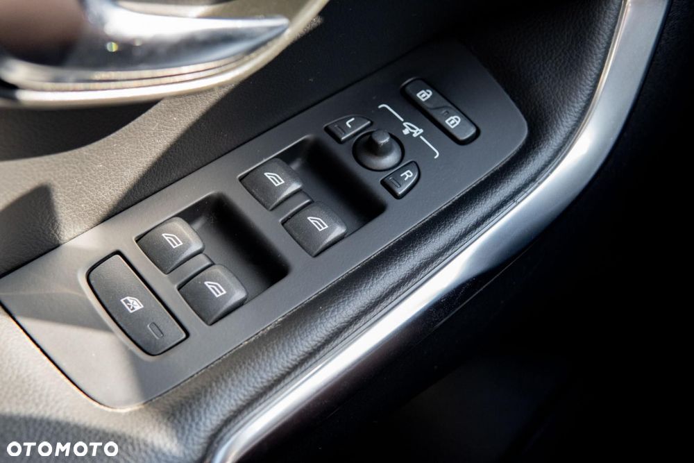 Volvo V40 T4 Powershift Summum - 32
