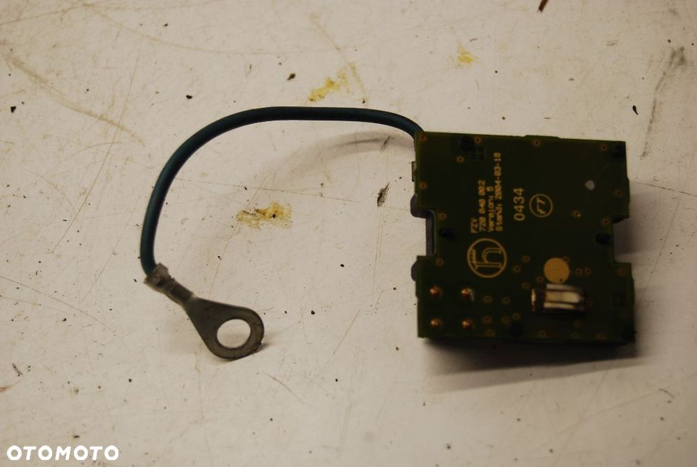 WZMACNIACZ ANTENOWY AUDI A6 C6 4F5035225D - 2
