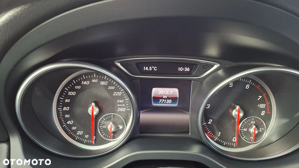 Mercedes-Benz CLA 180 AMG Line - 23