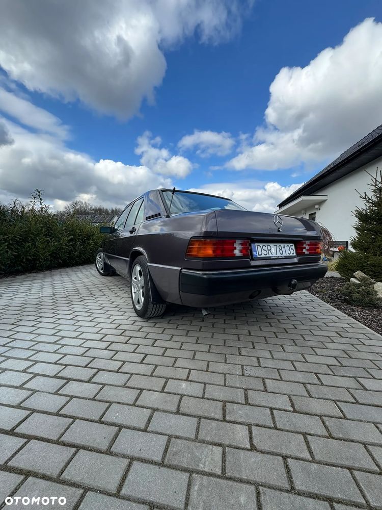 Mercedes-Benz W201 (190) - 8