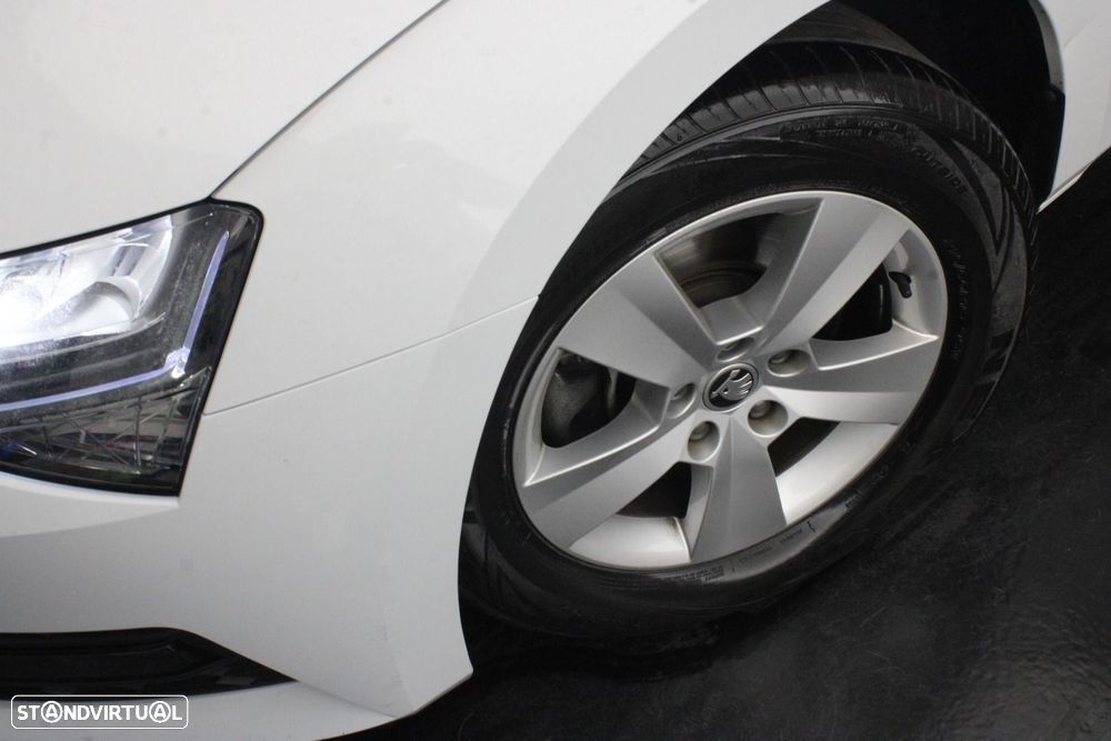 Skoda Superb Break 2.0 TDI Ambition DSG - 52