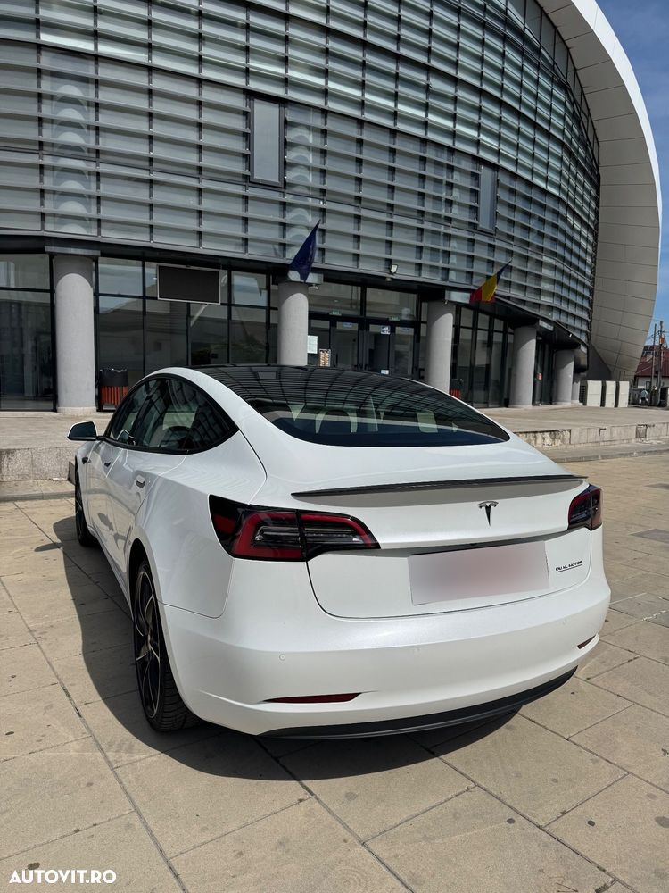 Tesla Model 3 - 8