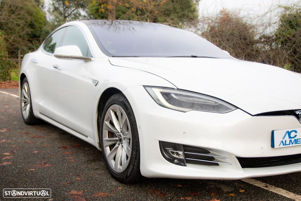 Tesla Model S 90D AWD - 38