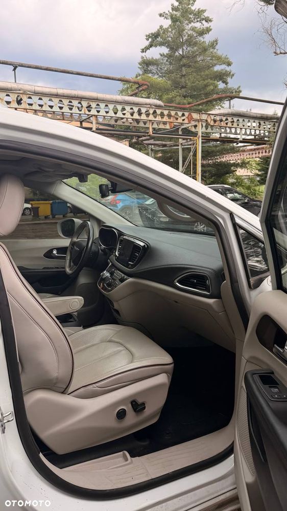 Chrysler Pacifica - 6