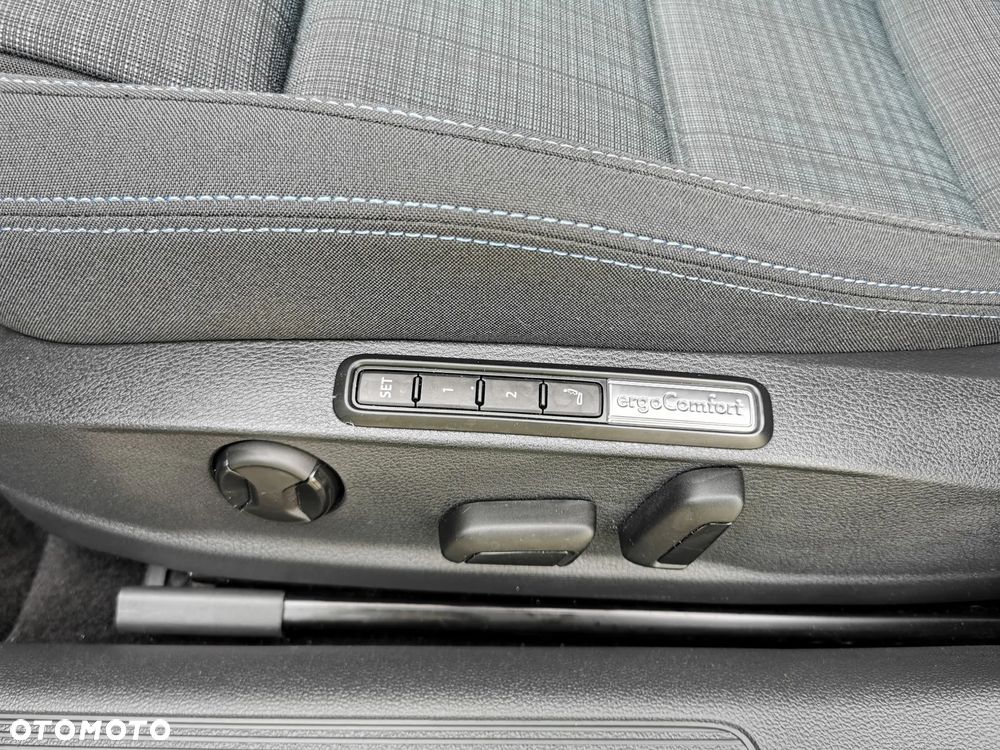 Volkswagen Passat - 11