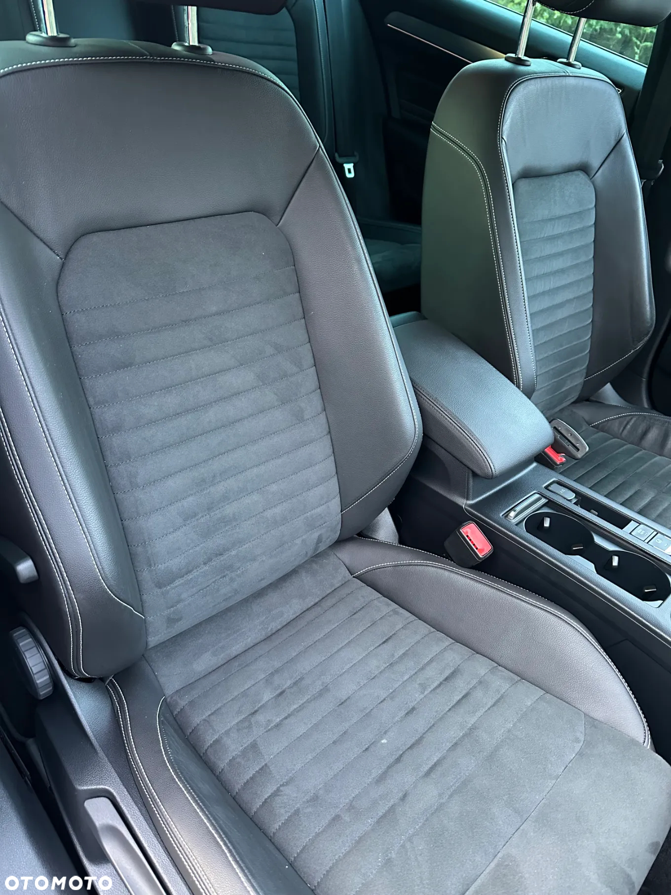 Volkswagen Passat 2.0 TDI SCR R-Line Plus DSG - 12